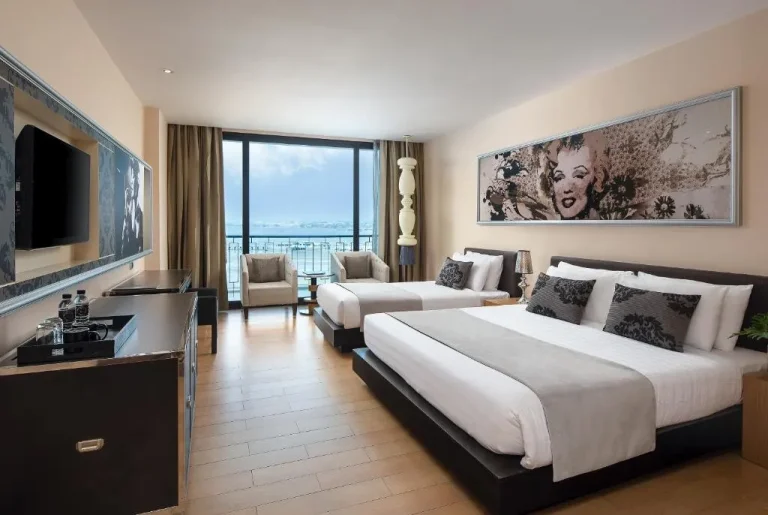 Way Hotel Pattaya room with ocean view