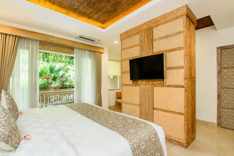 Suite premium du Weda Cita Resort and Spa Ubud avec télévision