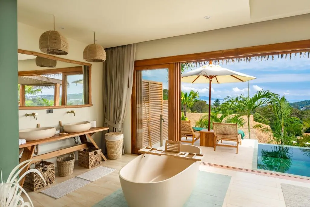 Salle de bain luxueuse avec vue sur l'océan aux Wild Cottages Elephant Sanctuary Resort à Koh Samui