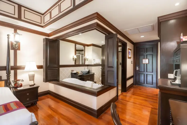 Détails intérieurs d'une chambre Deluxe au Wora Bura Hua Hin Resort & Spa
