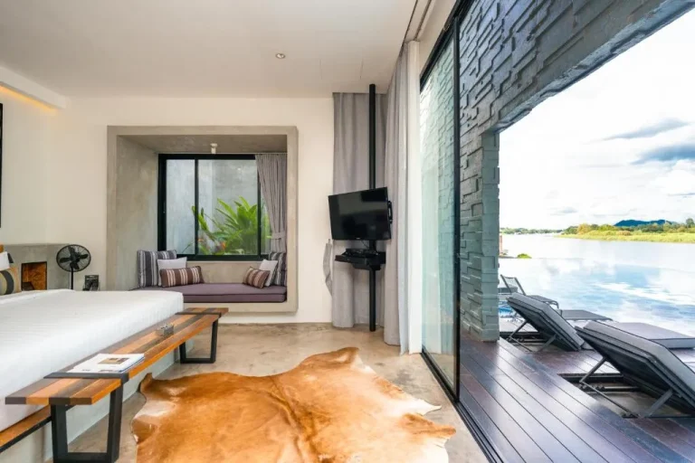 Acogedor área de salón en la habitación de huéspedes en X River Kwai