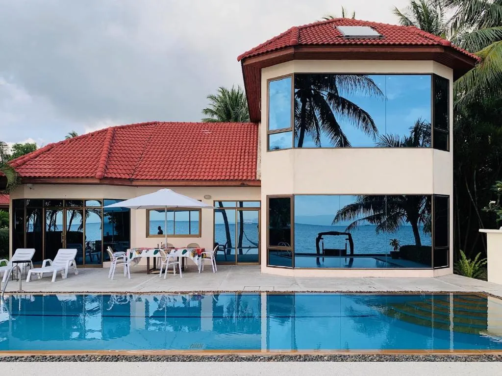 Yiuvilla Luxury Beachfront Villa Koh Phangan daytime exterior