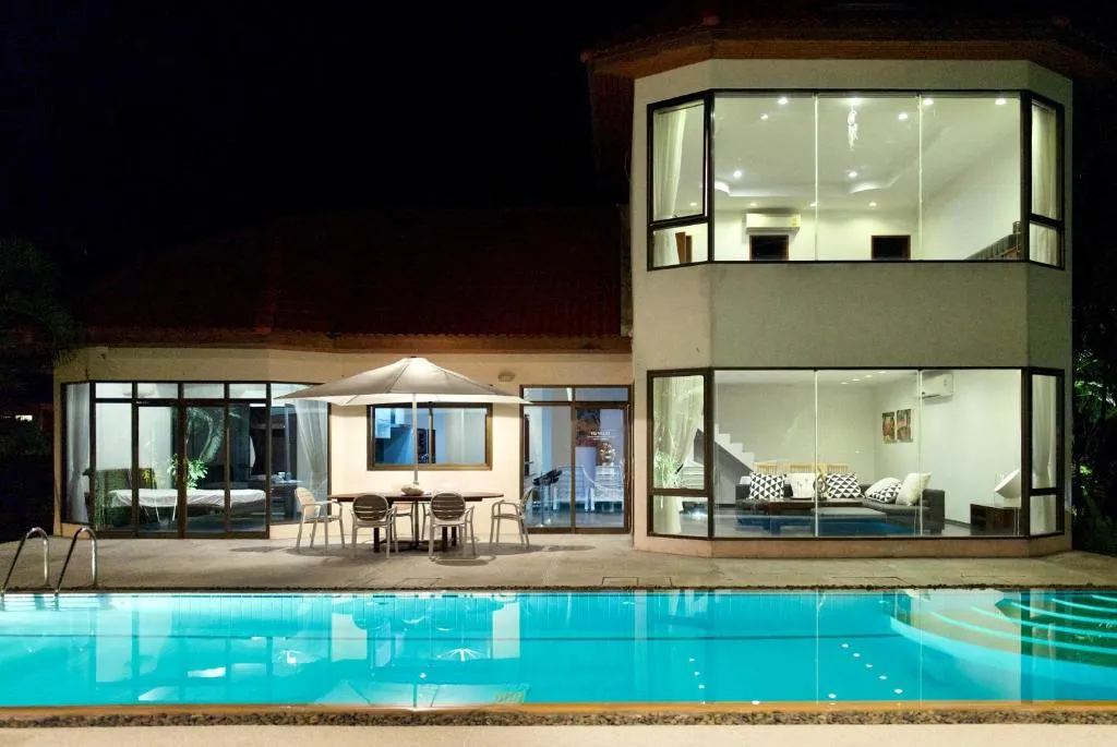 Yiuvilla Luxury Beachfront Villa Koh Phangan exterior at night