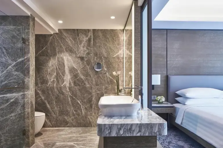 Modern bathroom at Yogyakarta Marriott Hotel