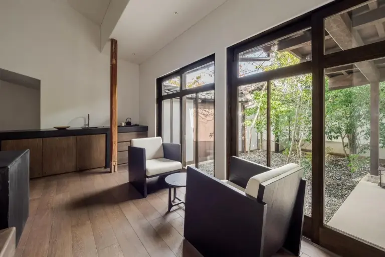 Espace de vie confortable à l'hôtel YORUYA, Kurashiki
