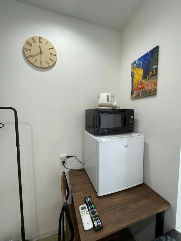 Yotsuya Kitchenette mit Mikrowelle und Kühlschrank