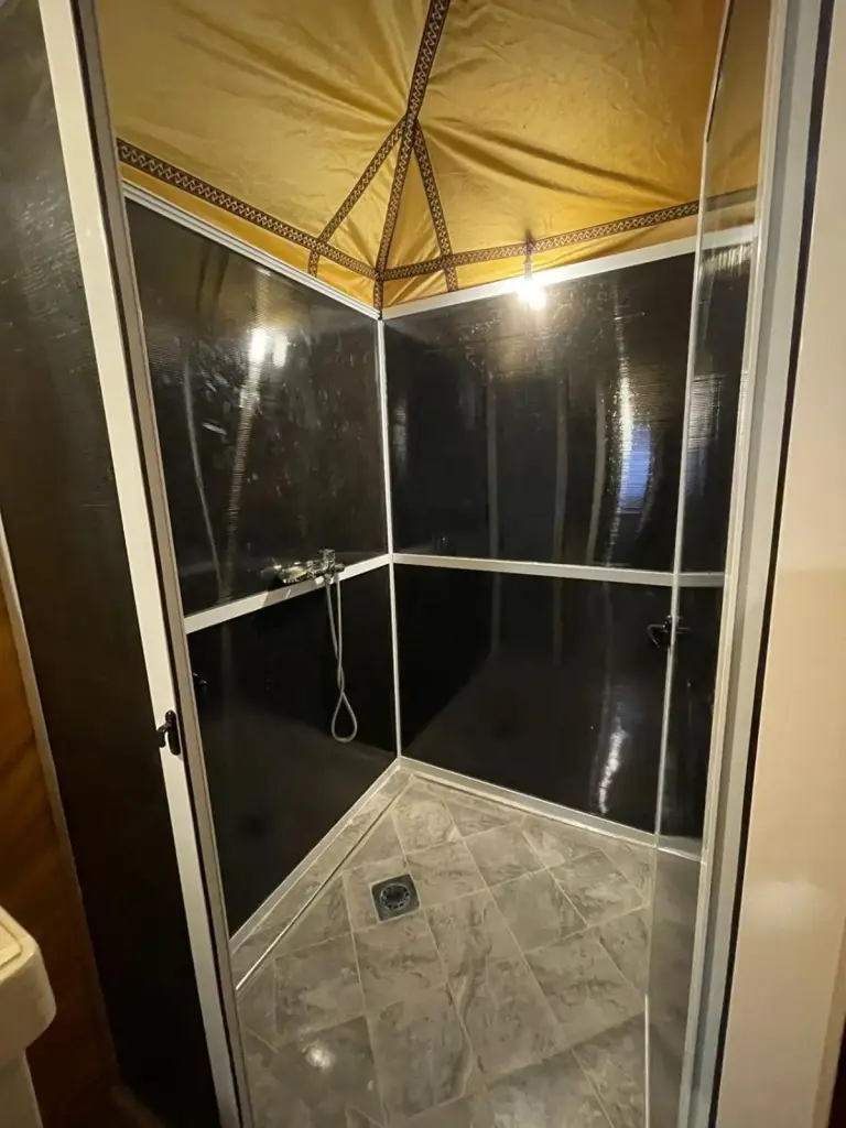 Ducha en Le Lodge Merzouga