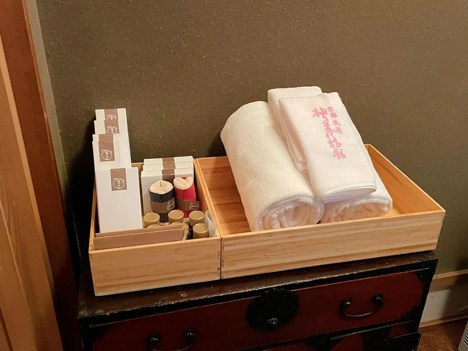 Ausstattungstablett im Yuzuya Ryokan - Nur für Erwachsene in Kyoto