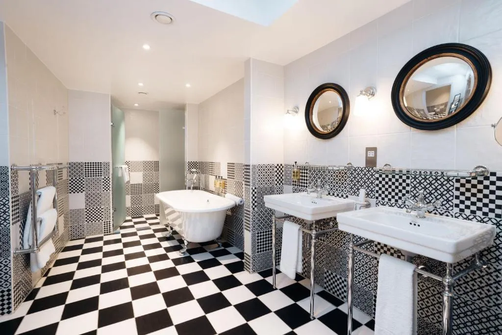 Luxurious bathroom at Leicester House Hotel