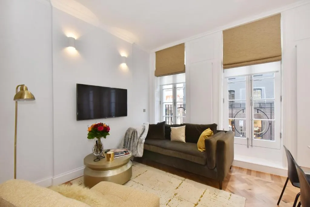 Cozy lounge at London Choice Apartments - Mayfair - Piccadilly