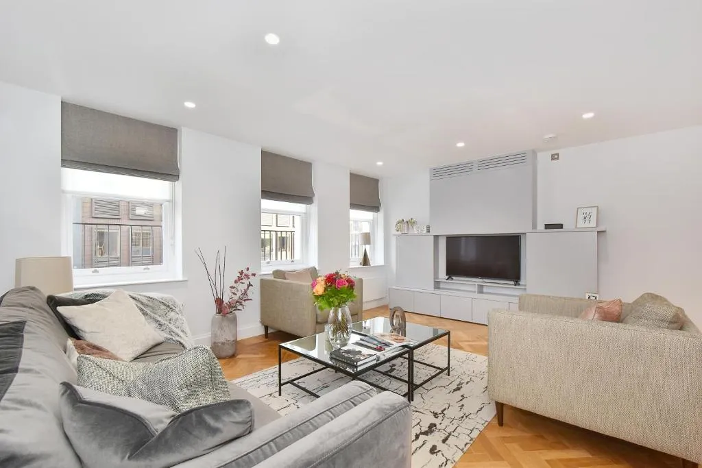 Stylish living space at London Choice Apartments - Mayfair - Piccadilly