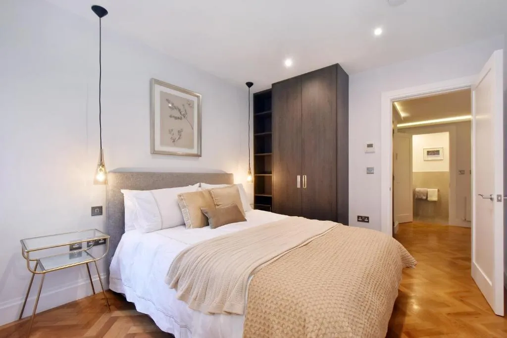 Charming second bedroom at London Choice Apartments - Mayfair - Piccadilly